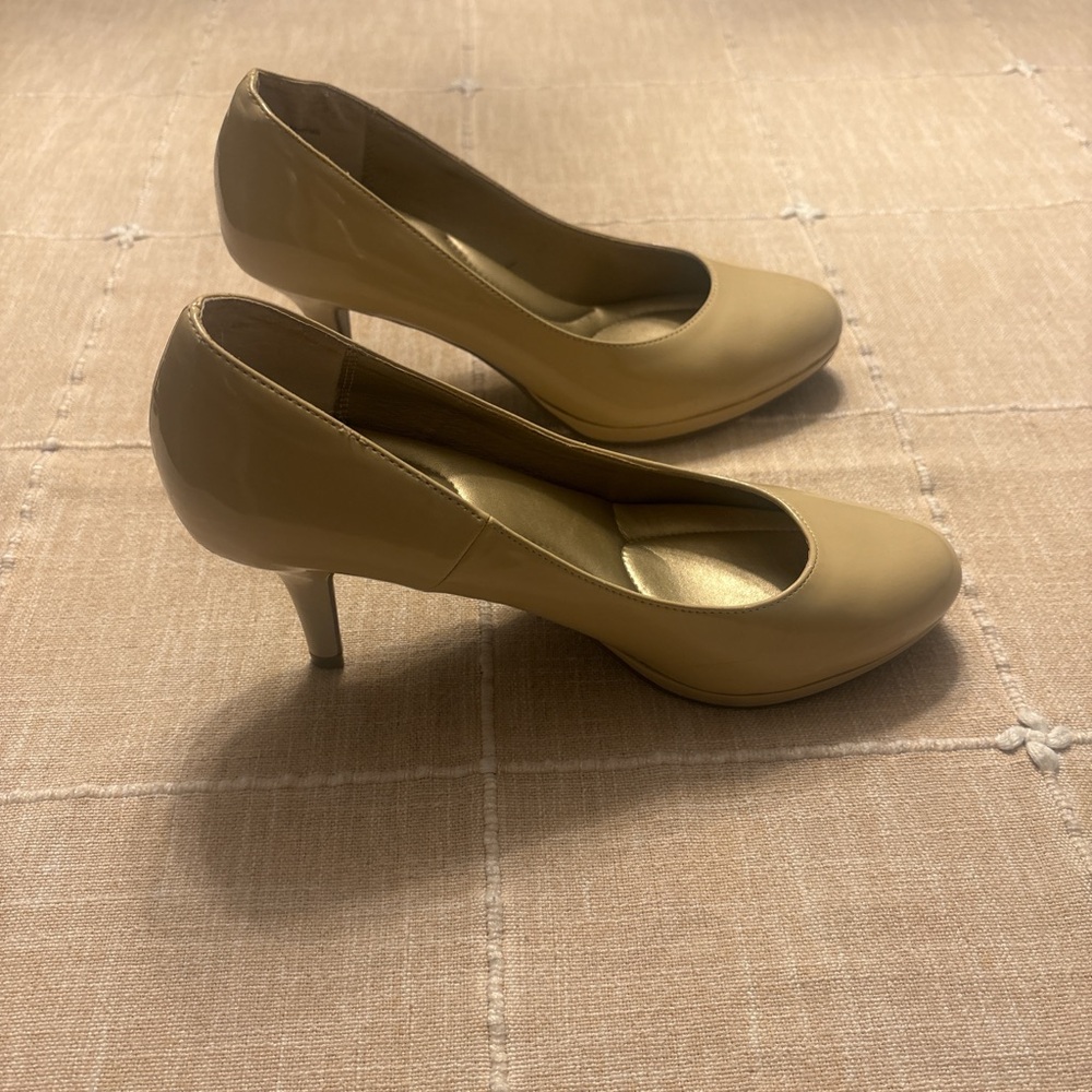 Elegant Cream Pumps